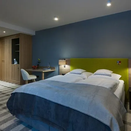 - Fuchs Hotel *