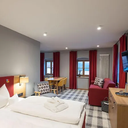 - Fuchs Hotel *